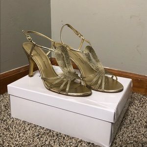 {Adrianna Papell} Braided Light Gold Heels